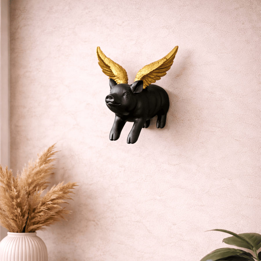 Cerdito decorativo para pared negro con alas doradas CASONA DECO animales
