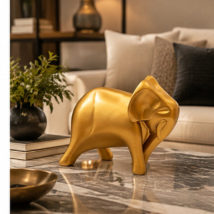 Elefante dorado decorativo de 22 cm largo sobre mesa de living