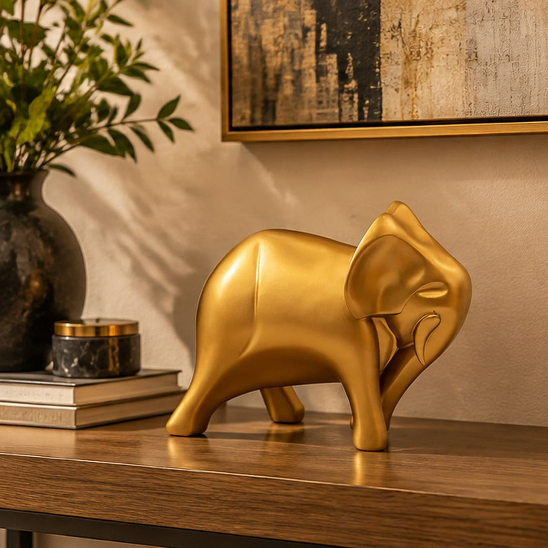 Elefante geométrico dorado 19 cm alto sobre consola de madera