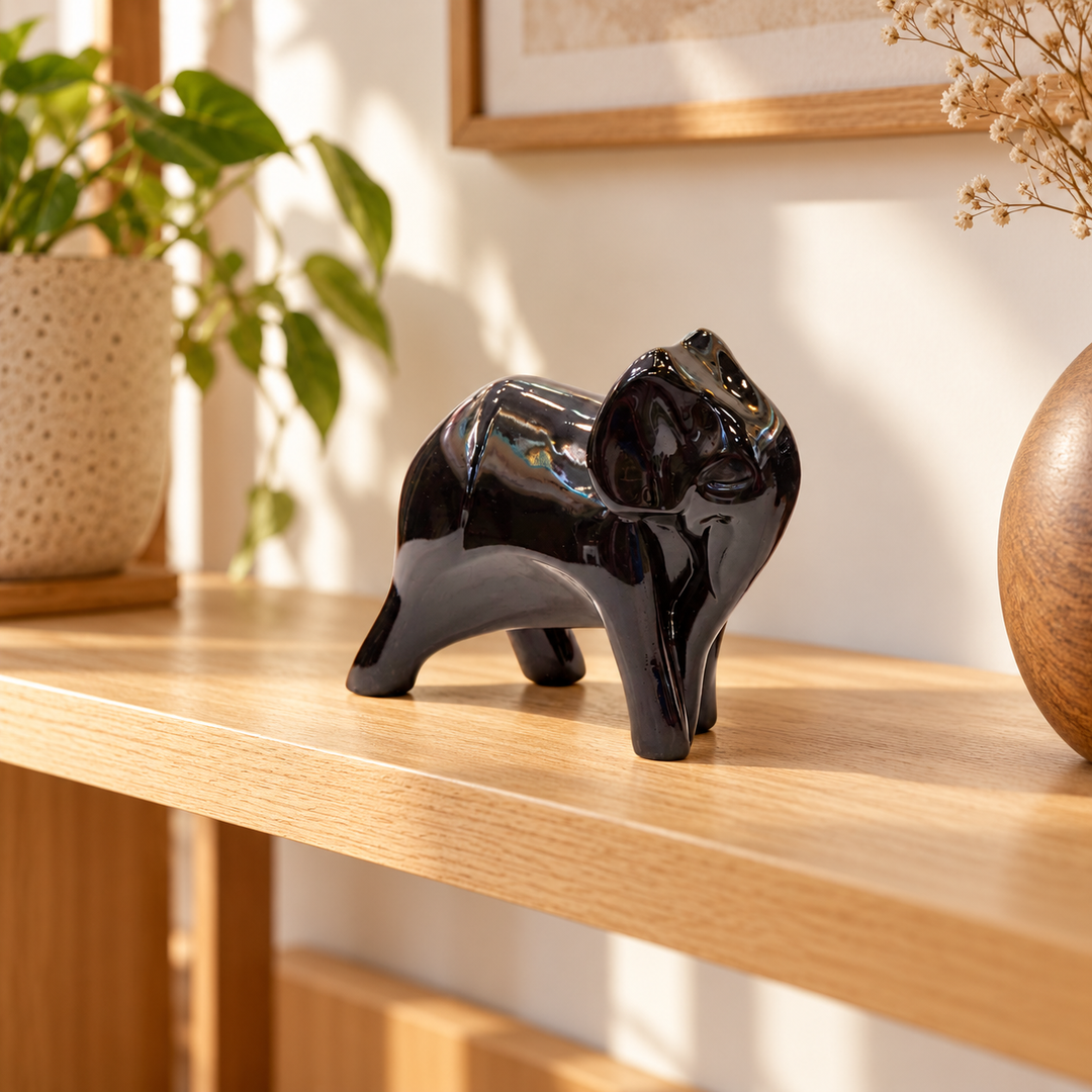 Elefante G-541C Negro Mini en repisa de madera