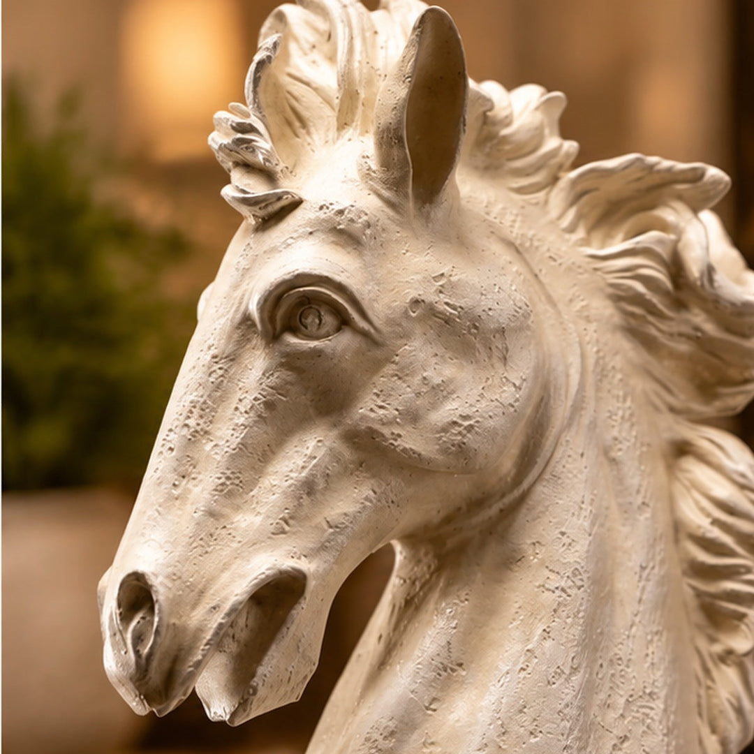 Detalle de textura de escultura cabeza de caballo blanca