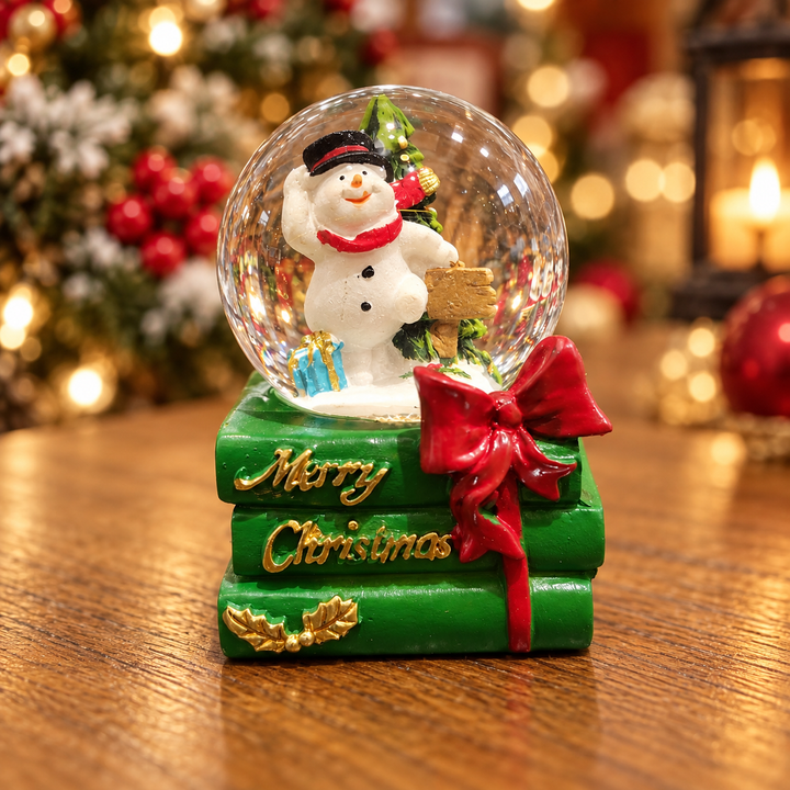 Esfera navideña muñeco de nieve con base de libros verdes