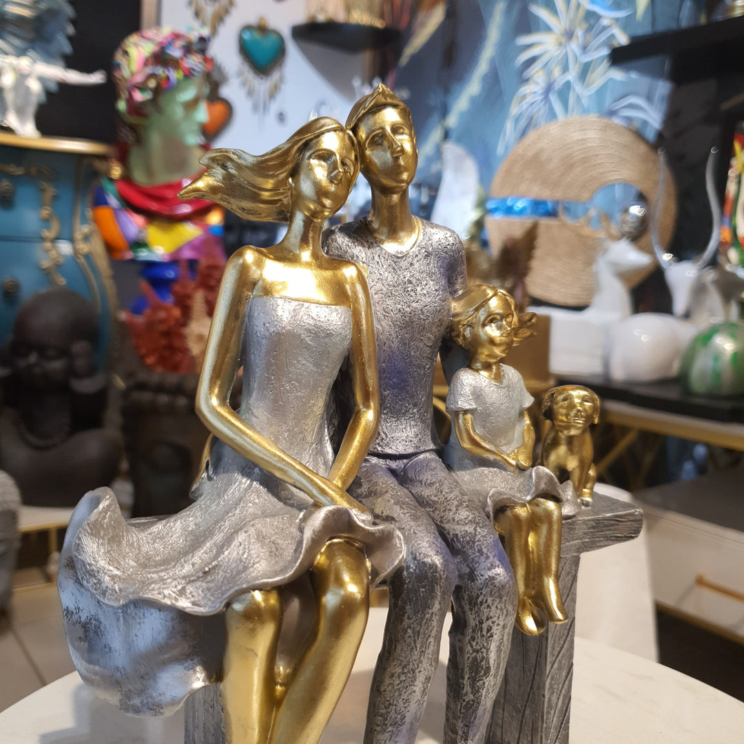 Familia Sentada Con Perro CASONA DECO decoracion