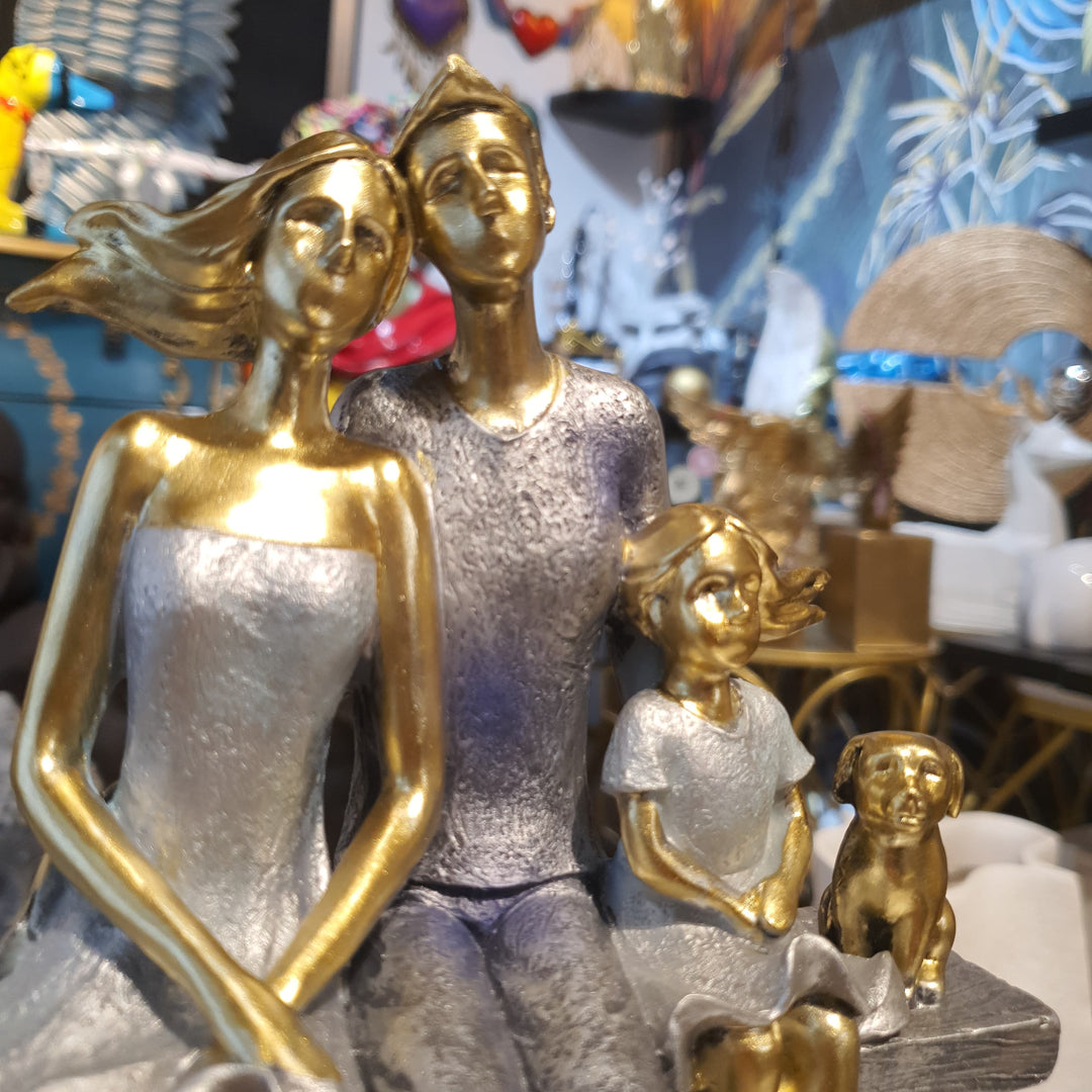 Familia Sentada Con Perro CASONA DECO decoracion