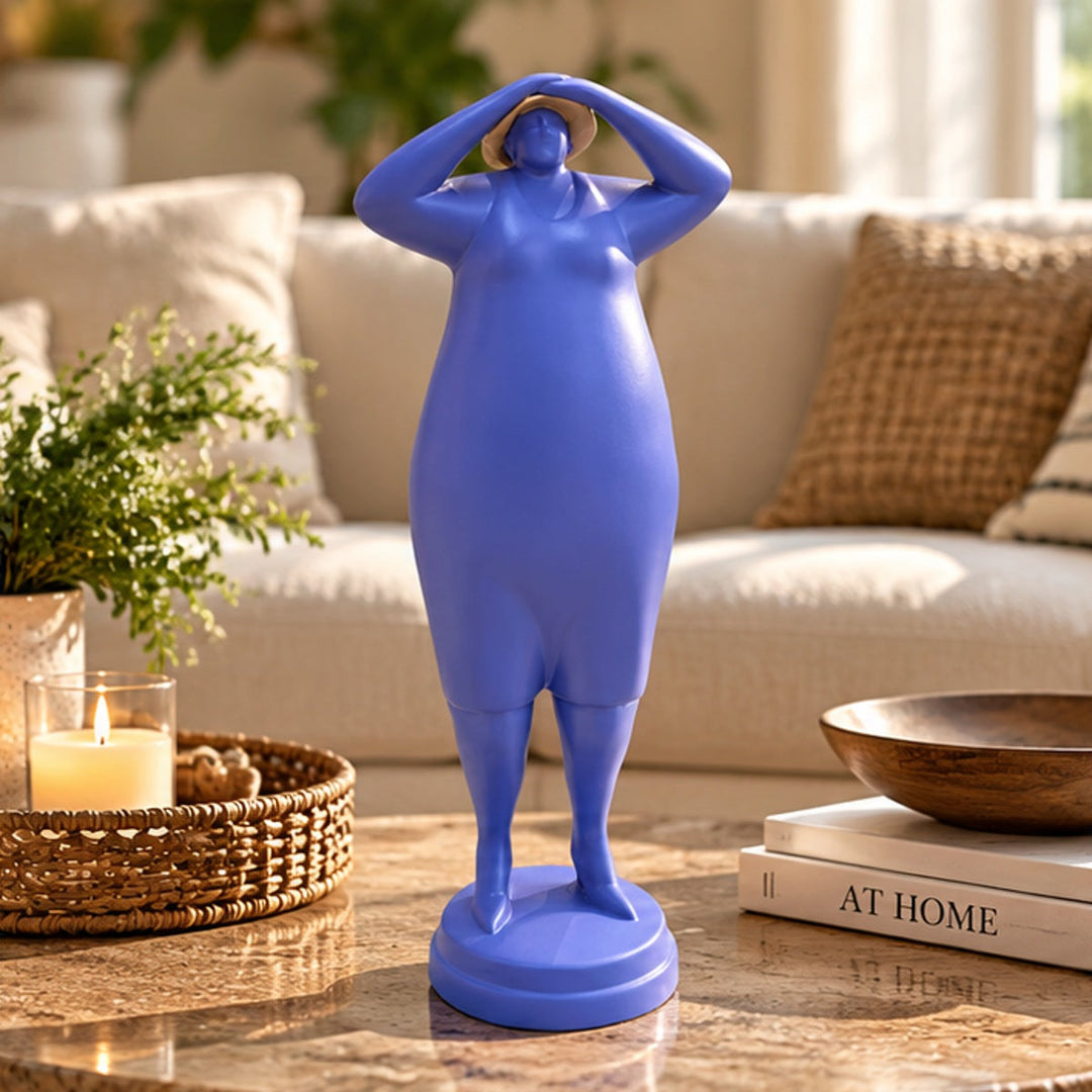 Figura mujer púrpura en living