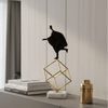 Hombre sobre Cubo