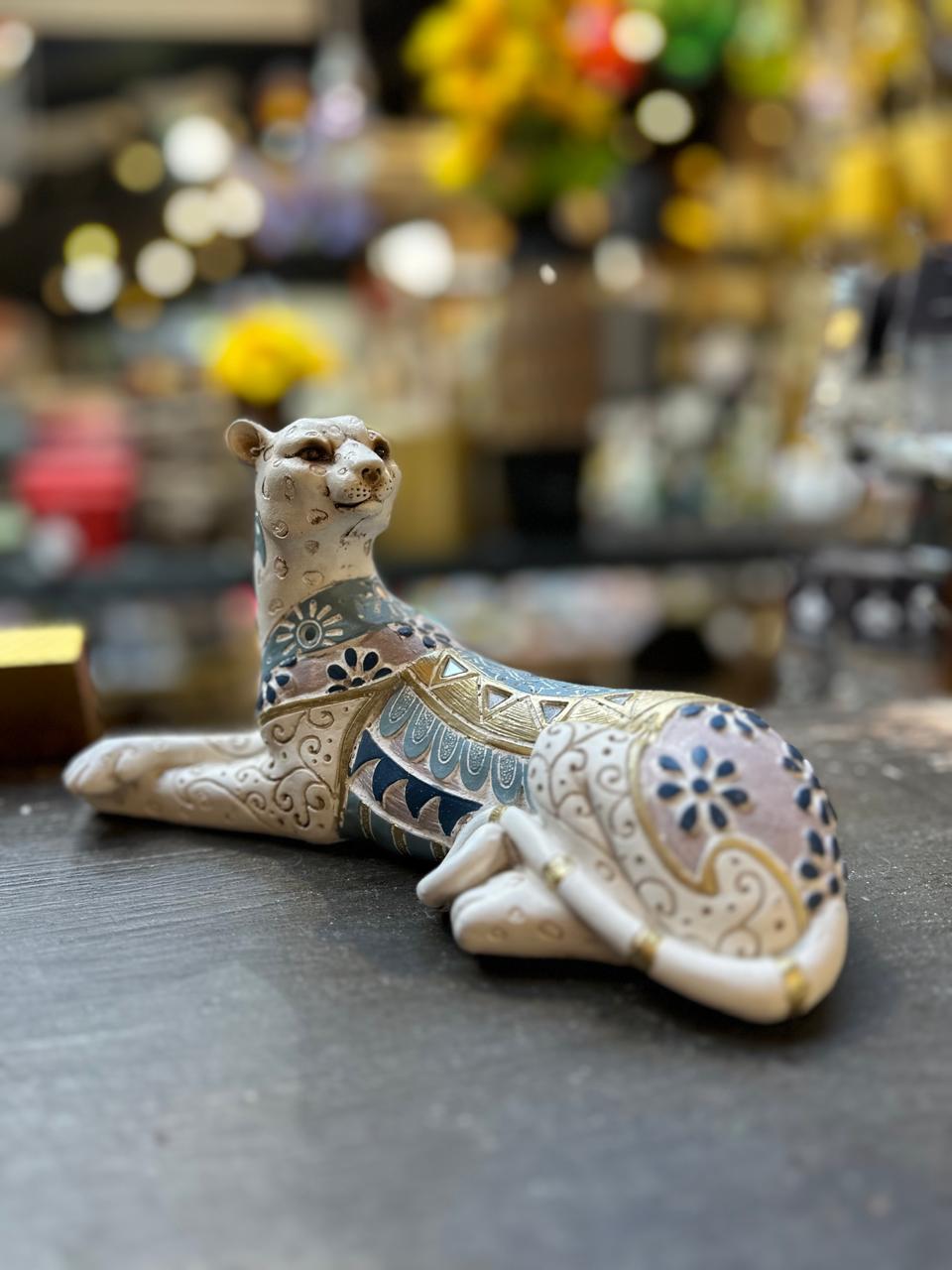 Leopardo acostado CASONA DECO