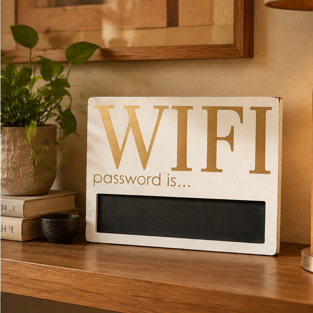 Letrero WiFi con espacio para escribir contraseña sobre mueble