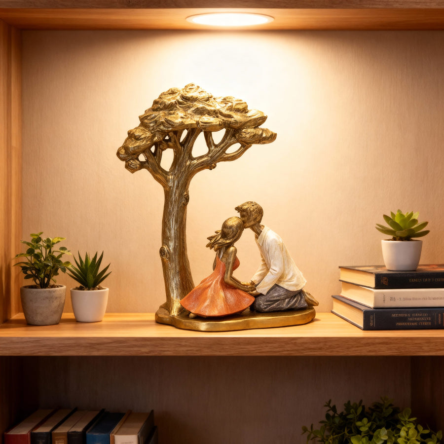 Pareja beso Bajo Árbol CASONA DECO