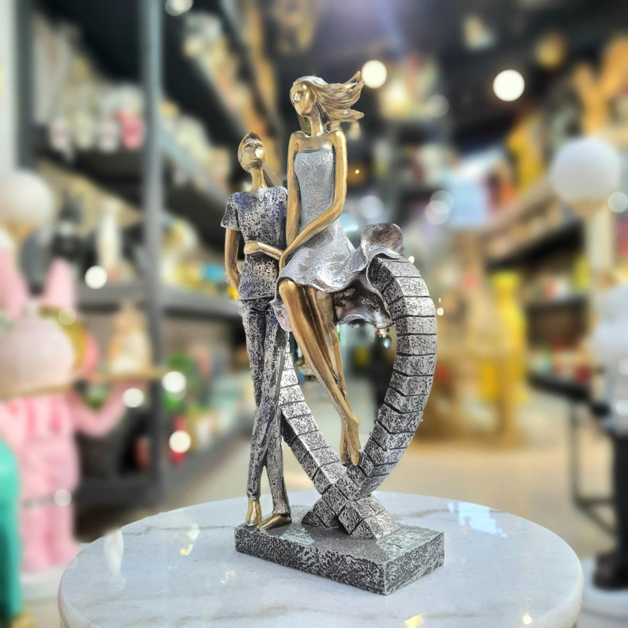 Pareja Sentada en Corazon CASONA DECO decoracion