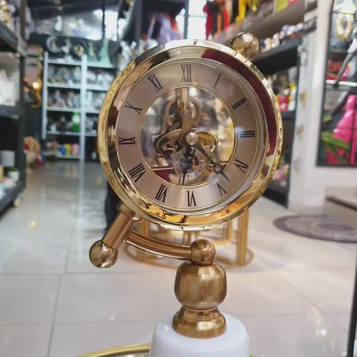 Reloj dorado con base de Marmol
