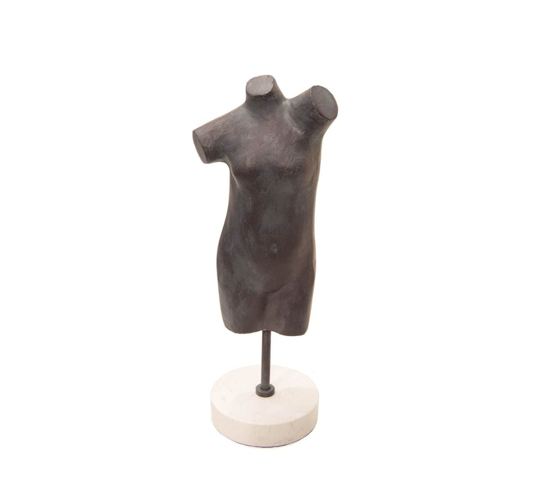 Escultura de torso de hierro con base de mármol
